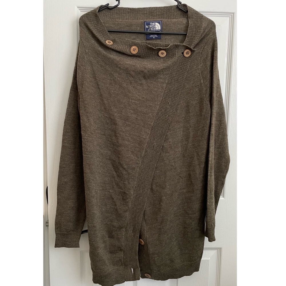 Women’s North Face hide away cardigan sweater